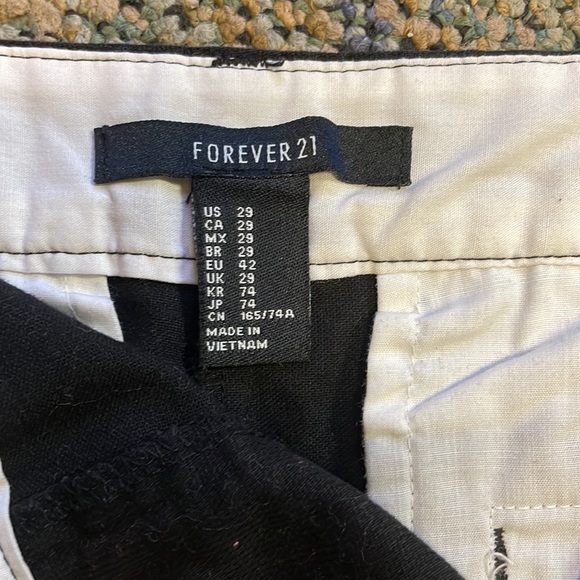 Forever 21 black shorts - Picture 2 of 2